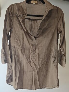 Piko 1988 Taupe Button-Front Tunic Top
